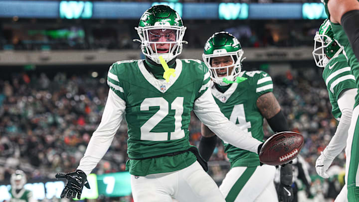New York Jets safety Ashtyn Davis (21) celebrates his interception with teammates during the first half against the Miami Dolphins at MetLife Stadium. New York Jets safety Ashtyn Davis (21) celebrates his interception with teammates during the first half against the Miami Dolphins at MetLife Stadium.
