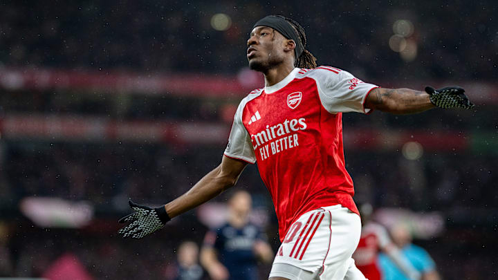 Arsenal garde son fauteuil de leader