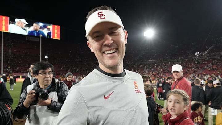 Nov 26, 2022; Los Angeles, California, USA; Southern California Trojans head coach Lincoln Riley celebrates after the game against the Notre Dame Fighting Irish at United Airlines Field at Los Angeles Memorial Coliseum. Mandatory Credit: Kirby Lee-Imagn Images Nov 26, 2022; Los Angeles, California, USA; Southern California Trojans head coach Lincoln Riley celebrates after the game against the Notre Dame Fighting Irish at United Airlines Field at Los Angeles Memorial Coliseum. Mandatory Credit: Kirby Lee-Imagn Images