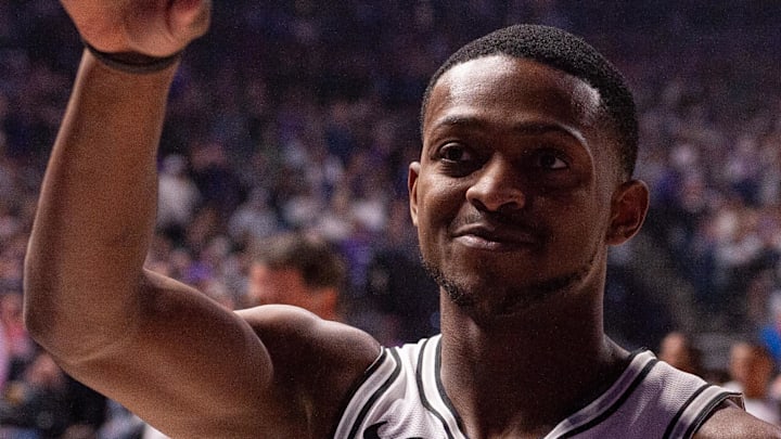Mar 7, 2025; Sacramento, California, USA; San Antonio Spurs guard De'Aaron Fox (4) waves to the crowd during pregame introductions before the game against the Sacramento Kings at Golden 1 Center. Mar 7, 2025; Sacramento, California, USA; San Antonio Spurs guard De'Aaron Fox (4) waves to the crowd during pregame introductions before the game against the Sacramento Kings at Golden 1 Center.
