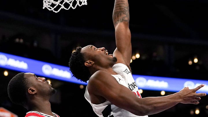 Cincinnati Bearcats forward Jalen Celestine (32) hits a layup in the first half of the Phillips 66 Big 12 Men’s Basketball Tournament between the Cincinnati Bearcats and Utah Utes, Tuesday, March 10, 2026, at T-Mobile Center in Kansas City, MO.
