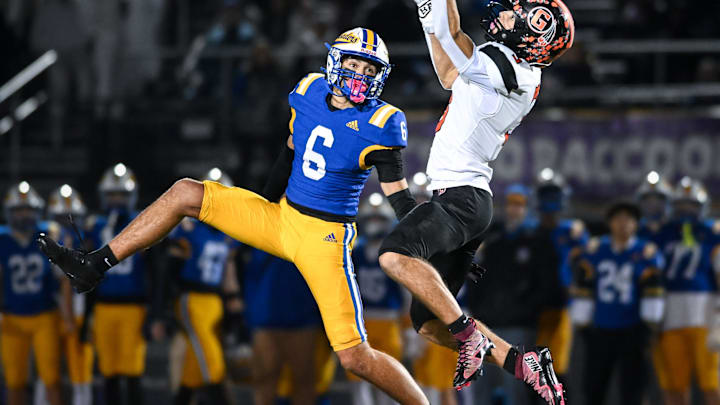 Catholic Memorial safety Dustin Roach (6) committed to the Wisconsin Badgers for the recruiting class of 2027.