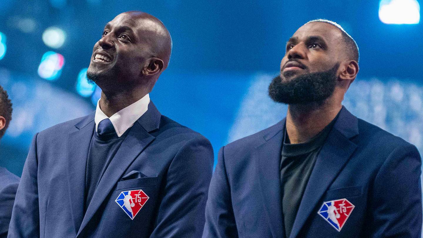Garnett Urges LeBron to Finish Career in Cleveland