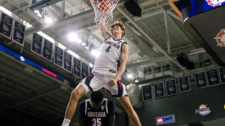 Gonzaga Bulldogs guard Davis Fogle (4).