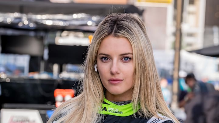 June 01 Detroit Grand Prix LINDSAY BREWER (R) (76) of Denver, Colorado prepares to practice for the Detroit Grand Prix on the Streets of Detroit in Detroit, MI.