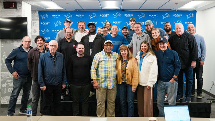 Detroit Lions reporters celebrate retirement of security director Elton Moore