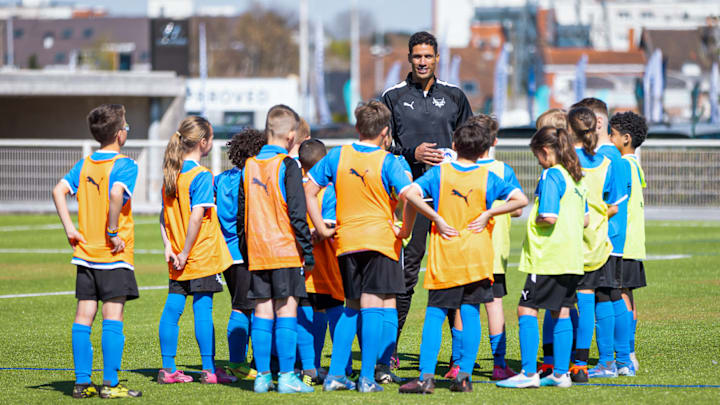 Raphaël Varane n'a pas oublié d'où il venait et a rendu visite à son ancien club formateur le temps d'un stage