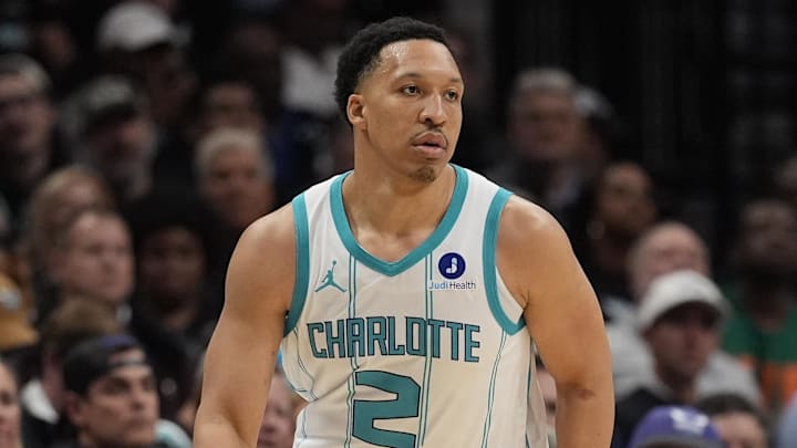 Charlotte Hornets forward Grant Williams (2) handles the ball against the Miami Heat 
