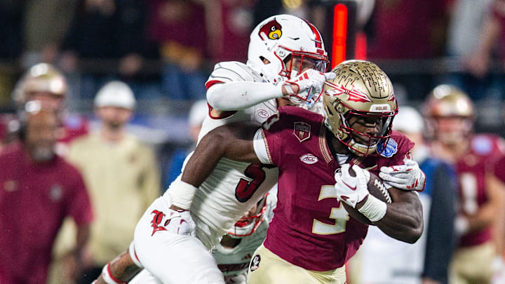 Florida State Seminoles running back Trey Benson (3) makes his way down the field. The Florida State