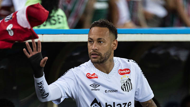 Neymar está de volta ao Santos após 36 dias Neymar está de volta ao Santos após 36 dias