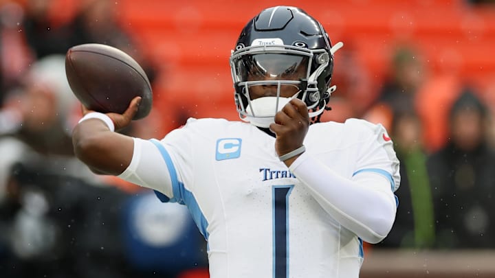 Tennessee Titans quarterback Cam Ward (1)