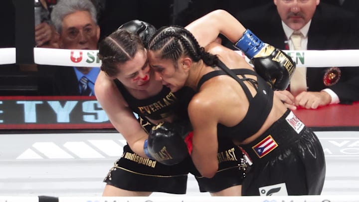 Amanda Serrano (red gloves) fights Katie Taylor (blue gloves)  at AT&T Stadium. 