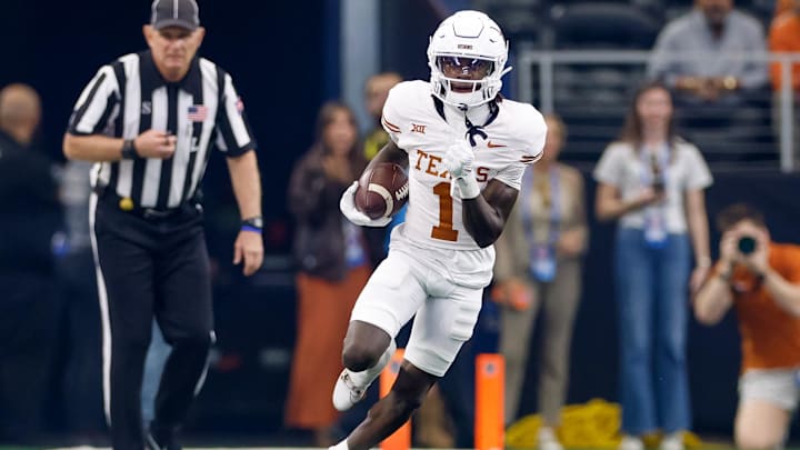 Dec 2, 2023; Arlington, TX, USA; Texas Longhorns wide receiver Xavier Worthy (1) runs with the ball Dec 2, 2023; Arlington, TX, USA; Texas Longhorns wide receiver Xavier Worthy (1) runs with the ball