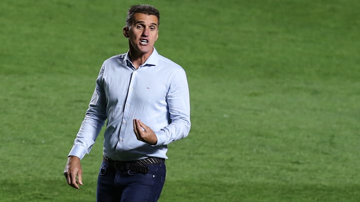 Vagner Mancini substituiu Felipão no Grêmio com a ingrata missão de evitar o rebaixamento para a Série B