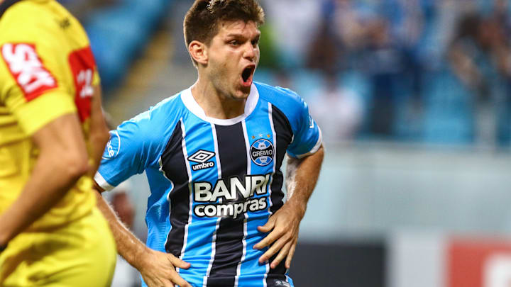 Zagueiro Kannemann fica no clube até o final da temporada