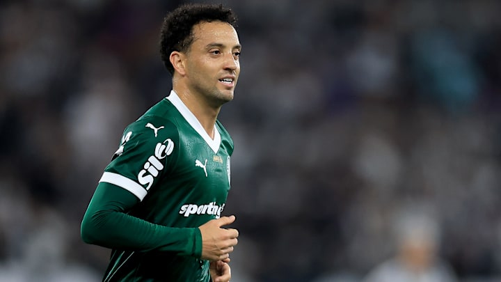 Palmeiras assumiu a ponta da tabela da Série A