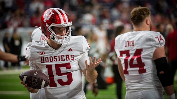 Indiana's Fernando Mendoza (15) gets loose before the Indiana versus Ohio State Big Ten Championship football game at Lucas Oil Stadium on Saturday, Dec. 6, 2025. Indiana's Fernando Mendoza (15) gets loose before the Indiana versus Ohio State Big Ten Championship football game at Lucas Oil Stadium on Saturday, Dec. 6, 2025.