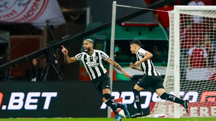 Savarino fez o único gol do Botafogo em Porto Alegre