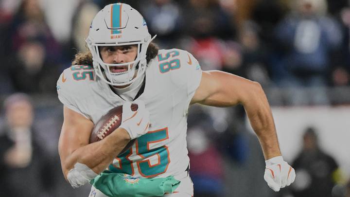 Miami Dolphins tight end Greg Dulcich (85) runs after the catch against against the New England Patriots during the third quarter at Gillette Stadium in the 2025 season. Miami Dolphins tight end Greg Dulcich (85) runs after the catch against against the New England Patriots during the third quarter at Gillette Stadium in the 2025 season.
