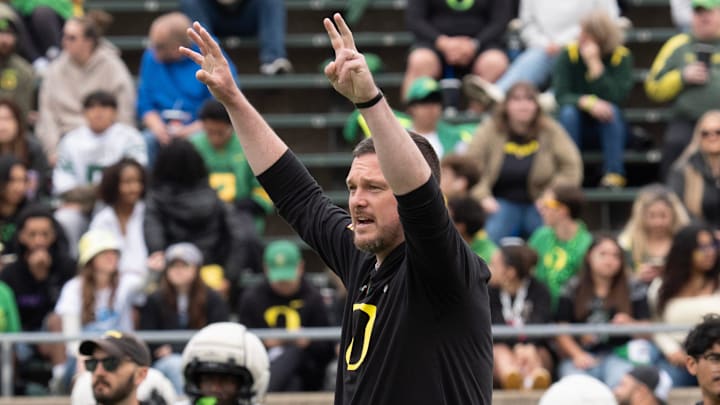 Oregon coach Dan Lanning rallies his team during warmups before the Oregon Spring game at Autzen in Eugene April 26, 2025