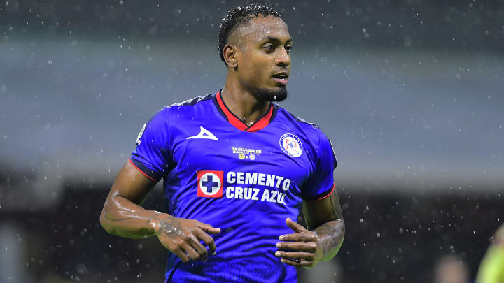 De acuerdo a Adrián Esparza de TUDN, Cruz Azul le habría ofrecido una renovación de contrato al defensor colombiano Willer Ditta.