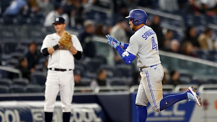 Azulejos visitan a Yankees este martes