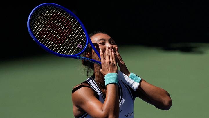 Qinwen Zheng celebrates after winning her round of 16 match against Iga Swiatek REUTERS/Eduardo Munoz TPX IMAGES OF THE DAY Qinwen Zheng celebrates after winning her round of 16 match against Iga Swiatek REUTERS/Eduardo Munoz TPX IMAGES OF THE DAY
