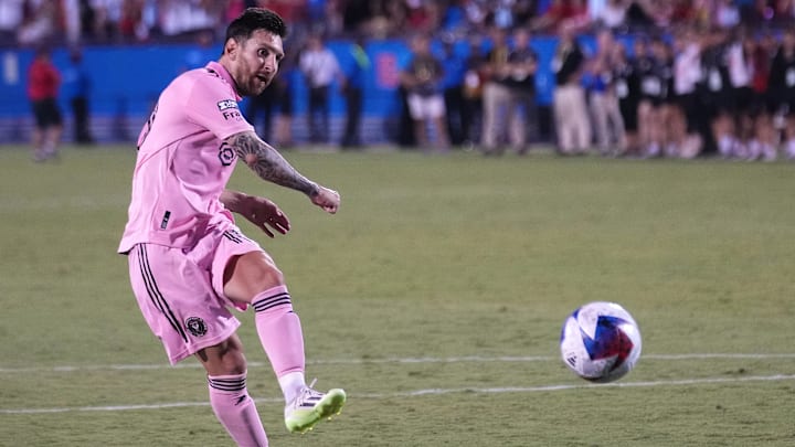 Leo Messi qui célèbre sur son but face à Dallas