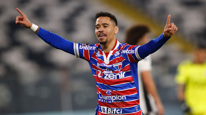 Pikachu marcou o segundo gol da vitória do Leão por 2 a 0 no Couto Pereira