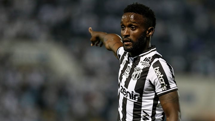 Stiven Mendoza é novidade no ataque do Peixe para a temporada