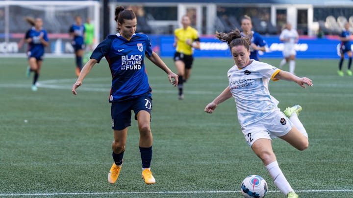 Aug 7, 2022; Seattle, Washington, USA; Houston Dash defender Allysha Chapman (2) clears the ball