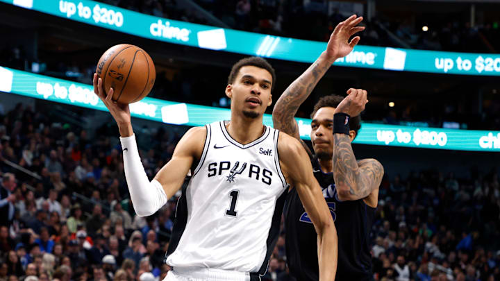 Victor Wembanyama debutó en la NBA el 25 de octubre de 2023 