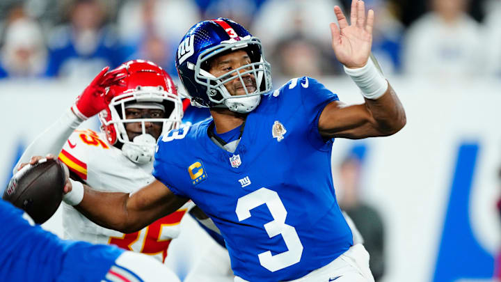 New York Giants quarterback Russell Wilson (3) passes to a teammate before Kansas City Chiefs cornerback Jaylen Watson (35) can get to him, Sunday, September 21, 2025. New York Giants quarterback Russell Wilson (3) passes to a teammate before Kansas City Chiefs cornerback Jaylen Watson (35) can get to him, Sunday, September 21, 2025.