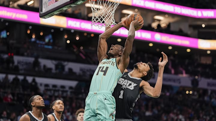 Feb 7, 2025; Charlotte, North Carolina, USA; Charlotte Hornets forward Moussa Diabate (14) with a dunk defended by San Antonio Spurs center Victor Wembanyama (1) during the first quarter at Spectrum Center. Mandatory Credit: Jim Dedmon-Imagn Images Feb 7, 2025; Charlotte, North Carolina, USA; Charlotte Hornets forward Moussa Diabate (14) with a dunk defended by San Antonio Spurs center Victor Wembanyama (1) during the first quarter at Spectrum Center. Mandatory Credit: Jim Dedmon-Imagn Images