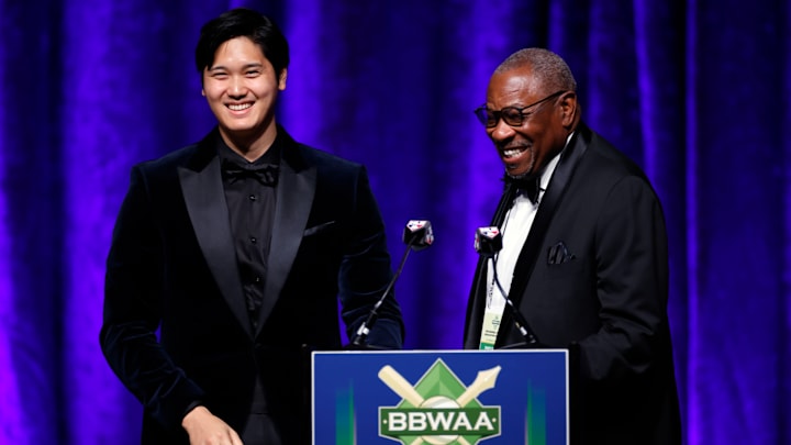 Shohei Ohtani en una cena de la Asociación de Escritores de Béisbol de Estados Unidos