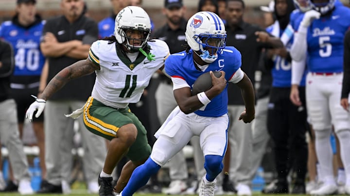 Sep 6, 2025; Dallas, Texas, USA; Baylor Bears linebacker Keaton Thomas (11) chases SMU Mustangs quarterback Kevin Jennings (7) during the game between the SMU Mustangs and the Baylor Bears at Gerald J. Ford Stadium. Mandatory Credit: Jerome Miron-Imagn Images