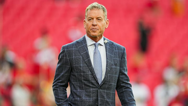 Troy Aikman didn't fawn all over Caleb Williams Monday night and apparently that's a problem for the Bears.