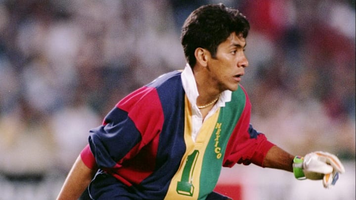 El arquero Jorge Campos surgió de la cantera de Pumas y para muchos es el mejor portero que ha tenido México. El arquero Jorge Campos surgió de la cantera de Pumas y para muchos es el mejor portero que ha tenido México.