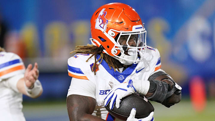 Nov 16, 2024; San Jose, California, USA; Boise State Broncos running back Ashton Jeanty (2) runs the ball against the San Jose State Spartans in the fourth quarter at CEFCU Stadium. Mandatory Credit: Cary Edmondson-Imagn Images