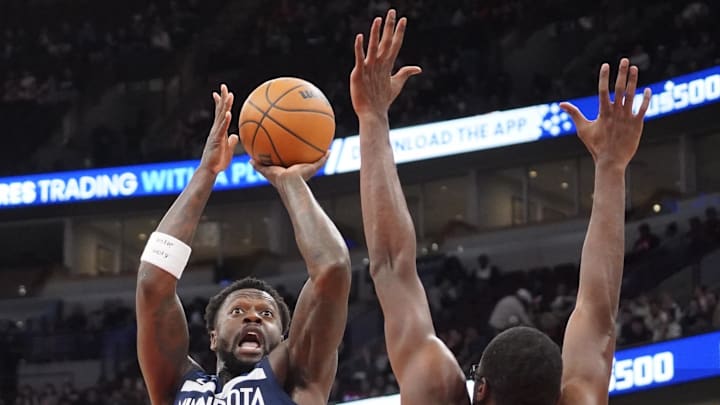 Oct 16, 2025; Chicago, Illinois, USA; Minnesota Timberwolves forward/center Julius Randle (30) shoots the ball over Chicago Bulls forward/center Jalen Smith (25) during the first half at United Center. Mandatory Credit: David Banks-Imagn Images Oct 16, 2025; Chicago, Illinois, USA; Minnesota Timberwolves forward/center Julius Randle (30) shoots the ball over Chicago Bulls forward/center Jalen Smith (25) during the first half at United Center. Mandatory Credit: David Banks-Imagn Images