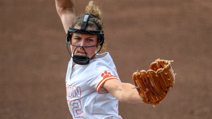 Clemson junior Valerie Cagle (72)