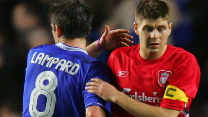 Chelsea's Frank Lampard (L) greets Liver