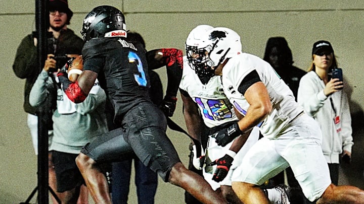 Team Roses' Easton Royal (3) runs into the end zone for a touchdown during the Under Armour All-America Game Saturday, Jan. 3, 2026 at Spec Martin Stadium in DeLand. Team Roses' Easton Royal (3) runs into the end zone for a touchdown during the Under Armour All-America Game Saturday, Jan. 3, 2026 at Spec Martin Stadium in DeLand.