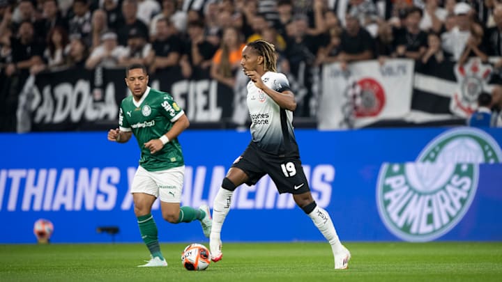 Vitor Roque e André Carrillo já defenderam suas respectivas seleções