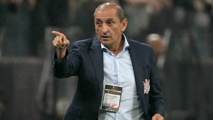 Ramón Díaz tenta tirar Corinthians da zona de rebaixamento