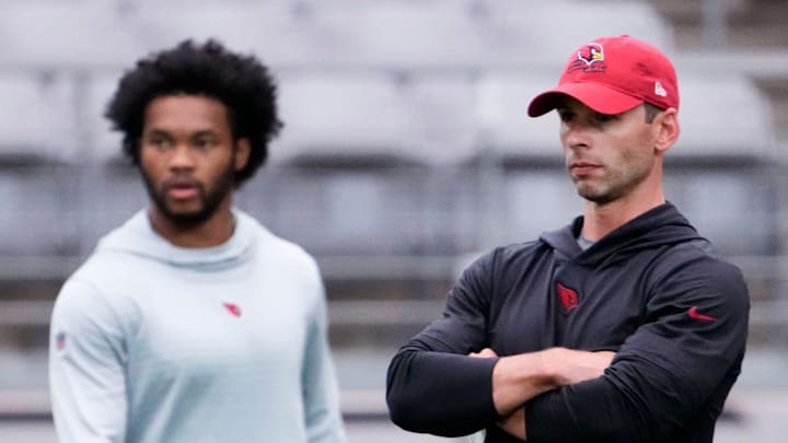 Arizona Cardinals head coach Jonathan Gannon and quarterback Kyler Murray during training camp at State Farm Stadium in Glendale on July 27, 2023.