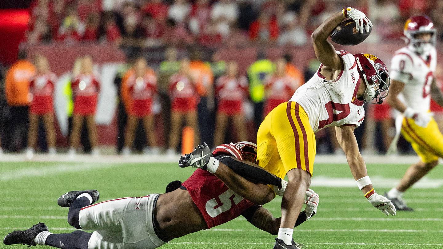 PFF Grades and Notes from the Badgers Huge Upset Over No. 16 USC