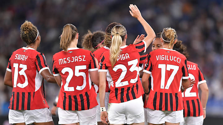 Die Spielerinnen im Trikot des AC Mailand. Die Spielerinnen im Trikot des AC Mailand.