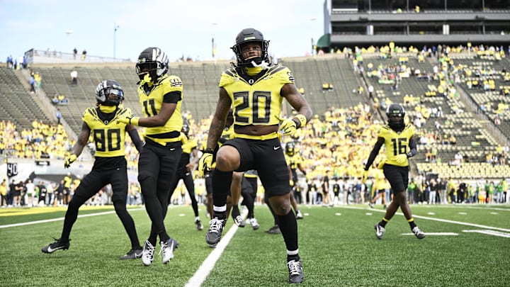 Oct 26, 2024; Eugene, Oregon, USA; Oregon Ducks running back Jordan James (20) warms up before a game against the Illinois Fighting Illini at Autzen Stadium. Mandatory Credit: Troy Wayrynen-Imagn Images Oct 26, 2024; Eugene, Oregon, USA; Oregon Ducks running back Jordan James (20) warms up before a game against the Illinois Fighting Illini at Autzen Stadium. Mandatory Credit: Troy Wayrynen-Imagn Images