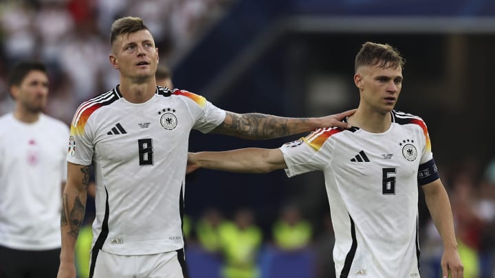 Toni Kroos (l.) und Joshua Kimmich (r.) Toni Kroos (l.) und Joshua Kimmich (r.)